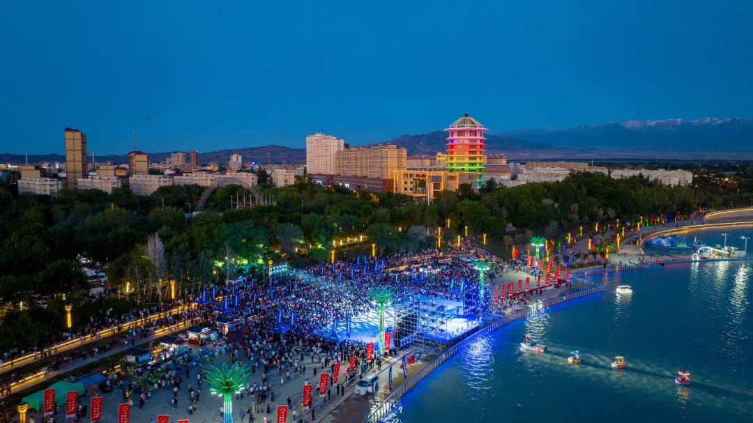 环赛里木湖公路自行车赛暨中国自行车运动骑游大会开幕-精河县政府网