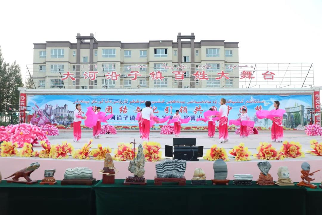 喜迎国庆精河县各地节日气氛浓厚